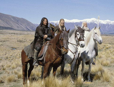 Legolas, Aragorn a Gandalf na koňoch