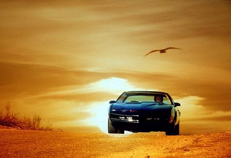 Knight Rider - Muž, auto a červená púšť