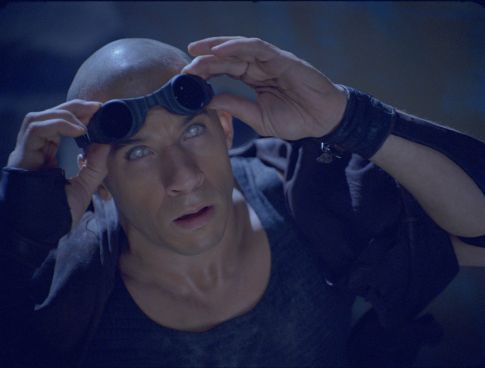 Chronicles of Riddick, The - Riddick a jeho okuliare