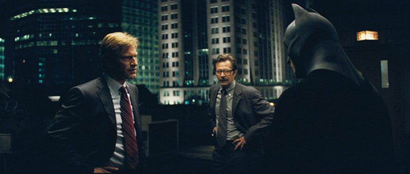 Dark Knight, The - 14 - Harvey, Gordon a Batman
