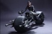 Dark Knight Rises, The - Záber - Catwoman na motorke