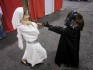 Phoenix Comicon 2013 - Scéna - 19 - Star Wars obchod s mečmi