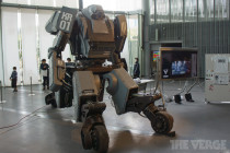 World's First Giant Robot Fight: Megabots vs Suidobashi